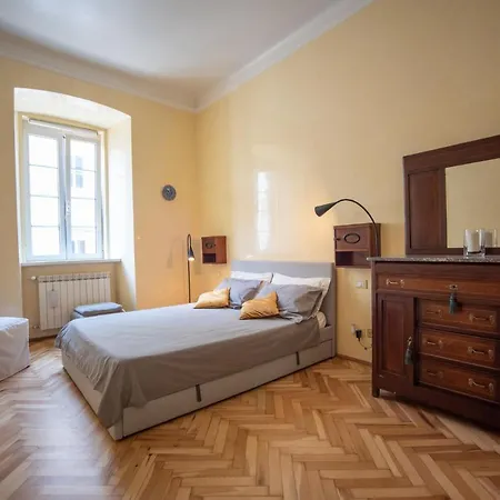 Art & History - New - Modern Classic * Triest