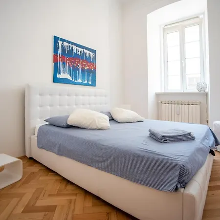Art & History - New - Modern Classic Appartement Trieste