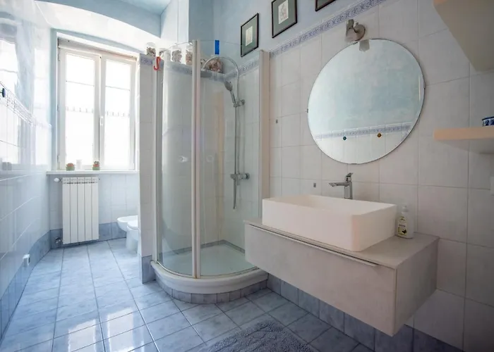 Art & History - New - Modern Classic